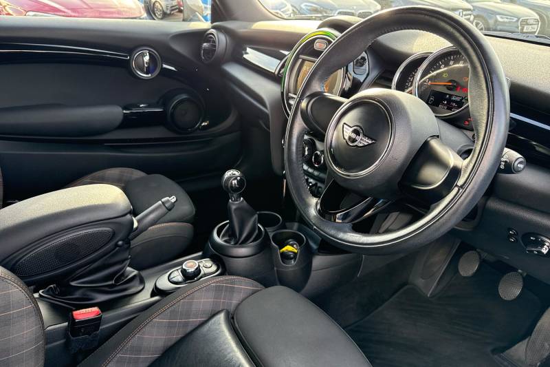 2017 MINI Hatch