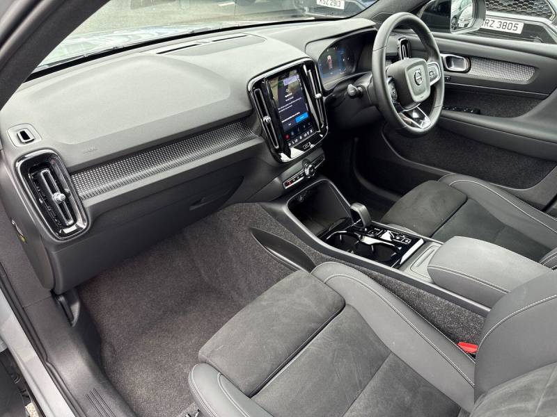 2025 Volvo XC40